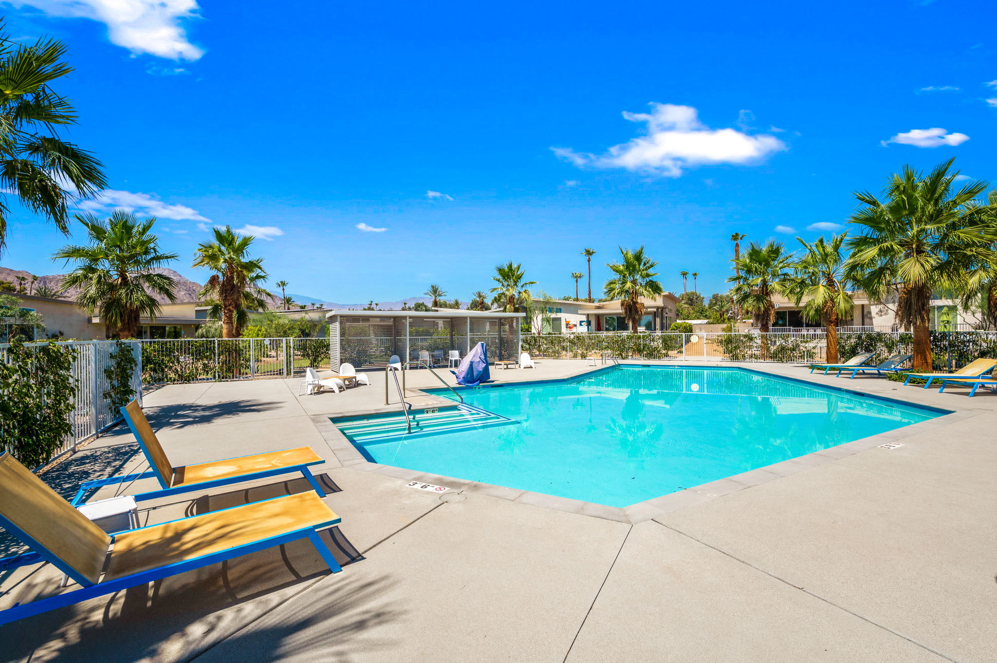 1 mi from Tennis Garden - Corn hole - Pool Access 6