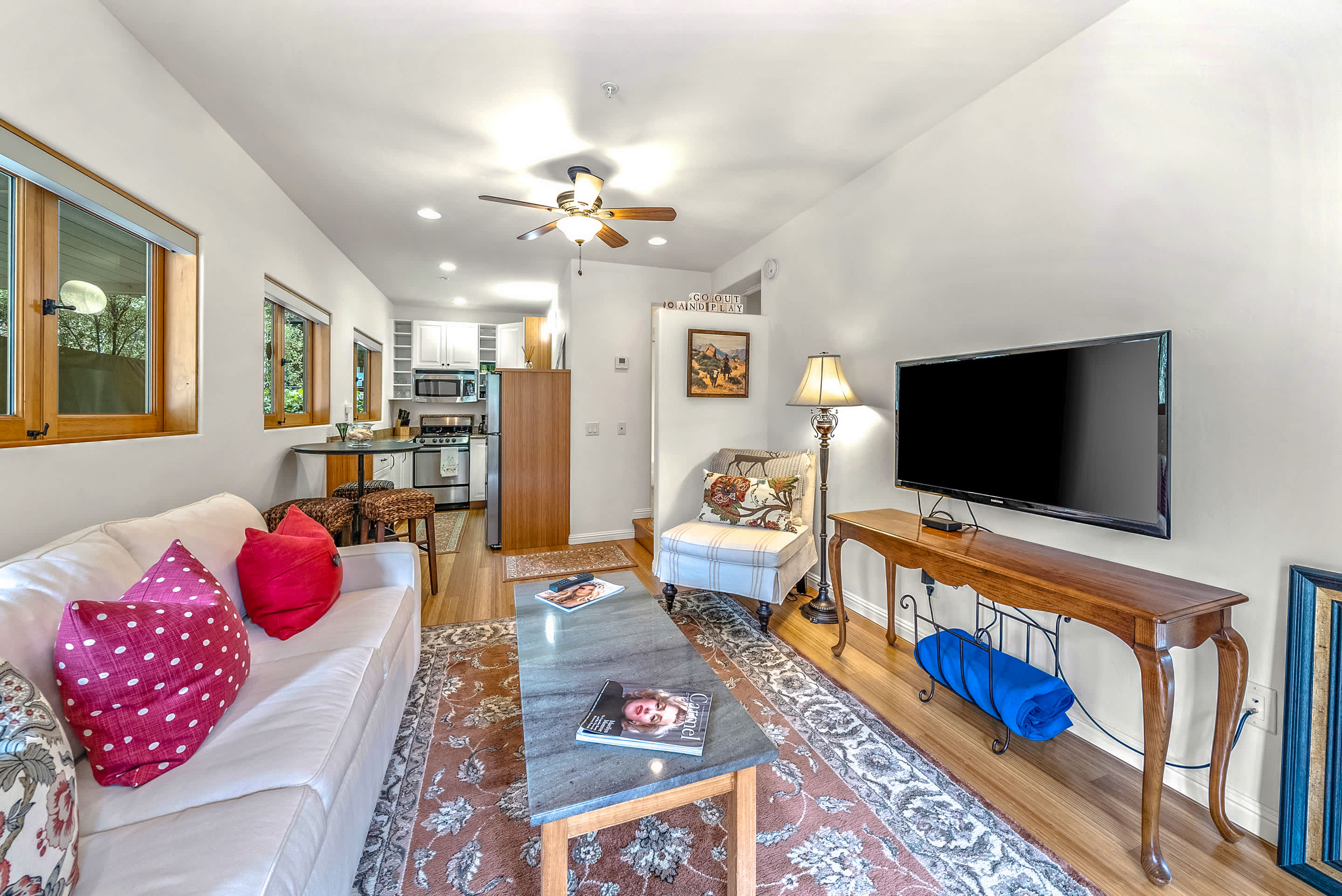 12 Oaks - A Cozy Carmel Escape | 30-days