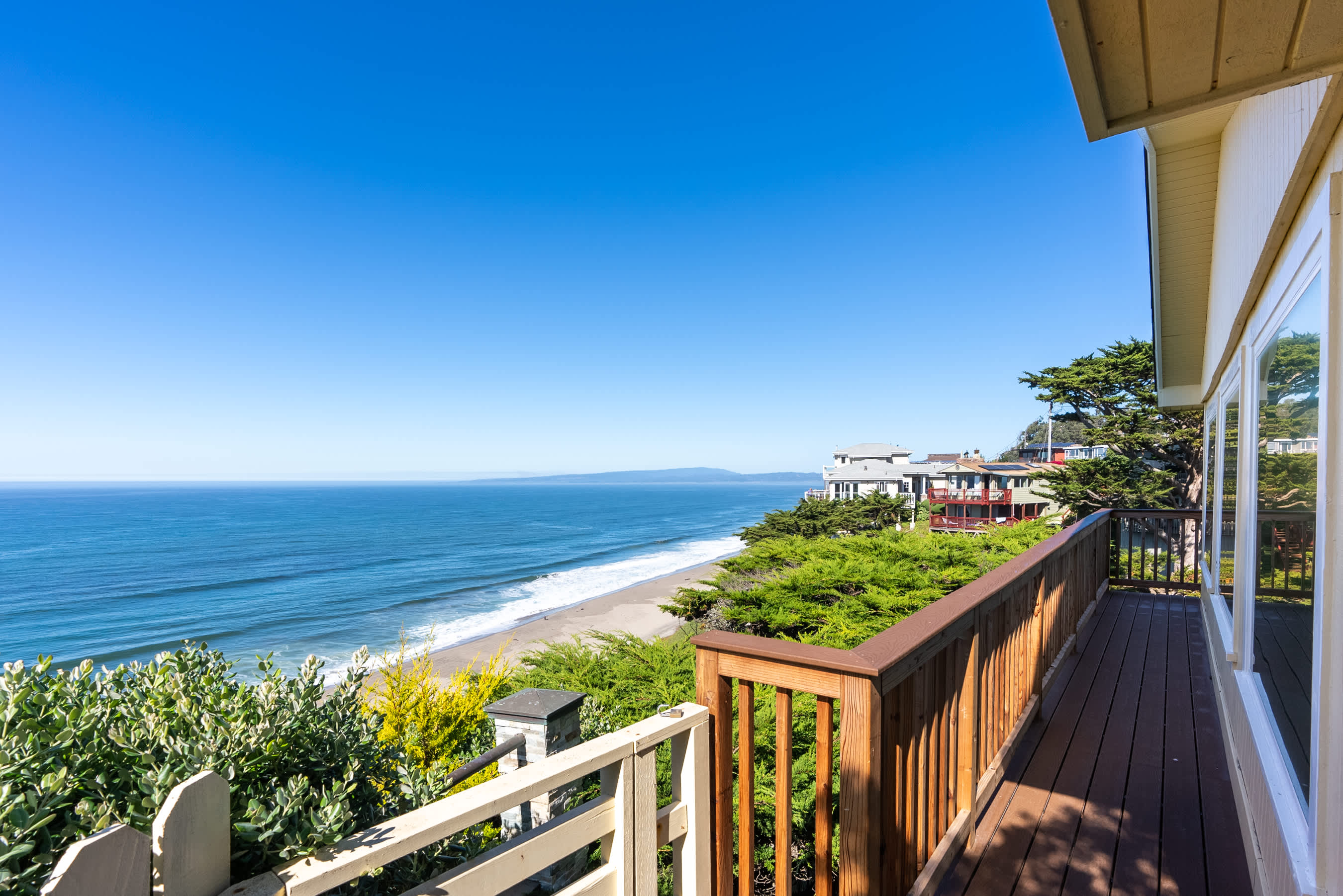 Stunning Coastal Cottage with Views of Monterey Bay!
