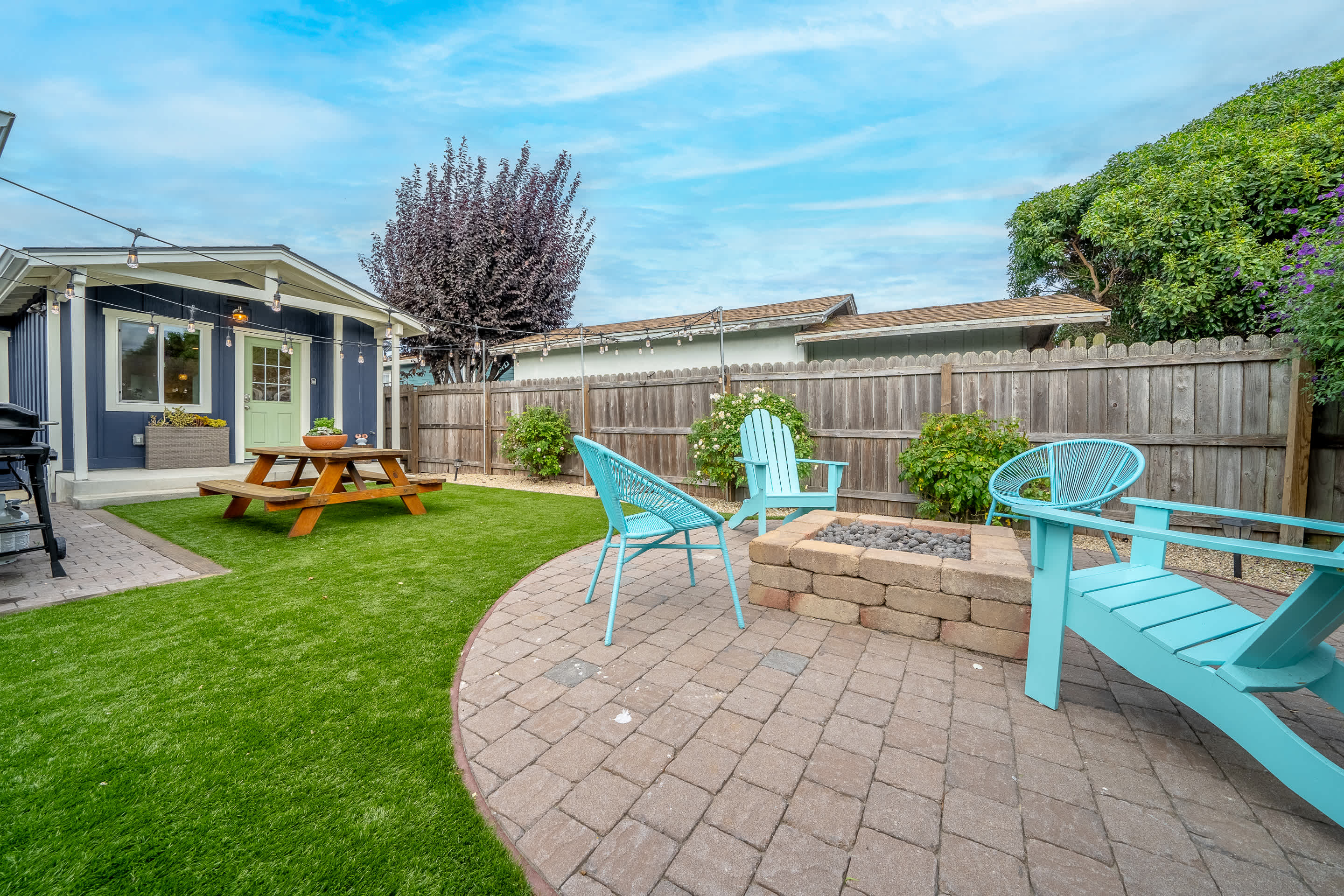 Charming 2 BDR Seaside Cottage - 5 Min to Beach!