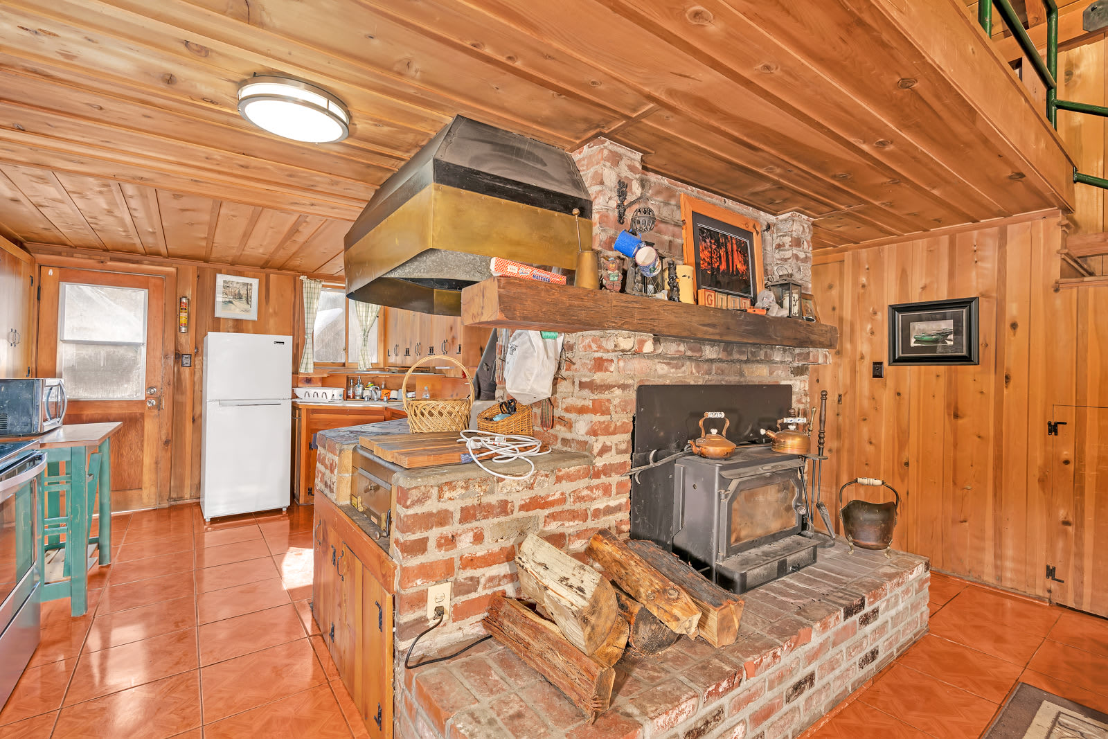 Rustic Knotty Pine - Old Cabin Vibes 7