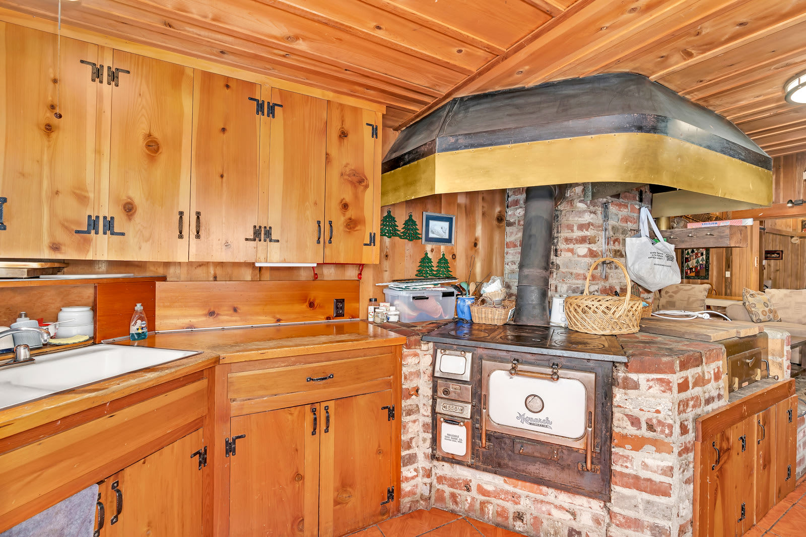 Rustic Knotty Pine - Old Cabin Vibes 6