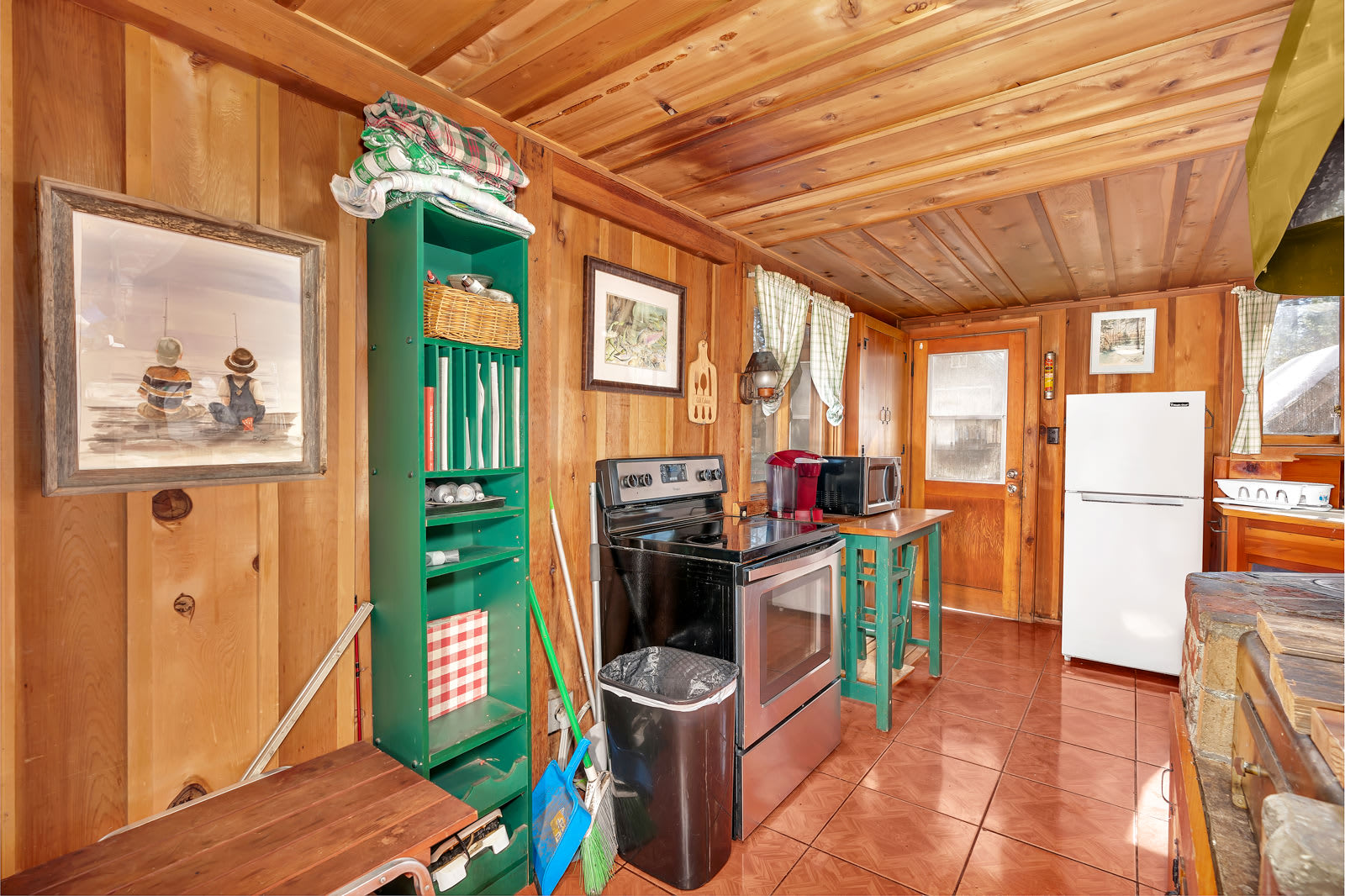 Rustic Knotty Pine - Old Cabin Vibes 4