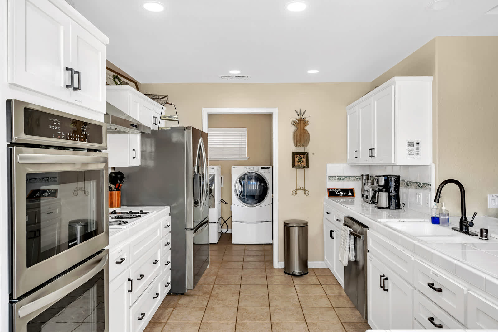 Awesome Views, Game Room, Hot Tub and More! 8