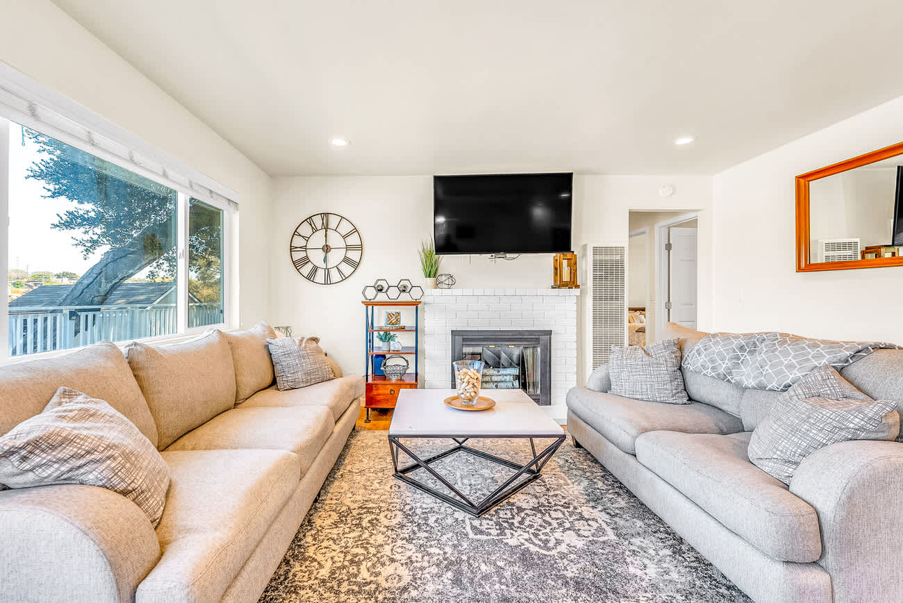 Cozy Oaks - A Coastal Getaway with Idyllic Scenery! 6