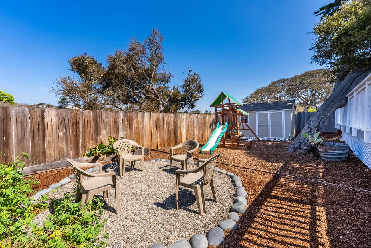 Cozy Oaks - A Coastal Getaway with Idyllic Scenery! 4