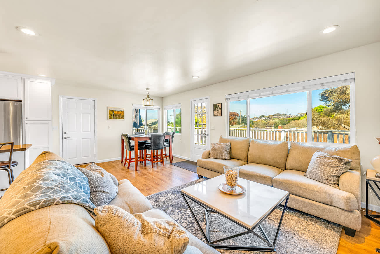 Cozy Oaks - A Coastal Getaway with Idyllic Scenery! 8