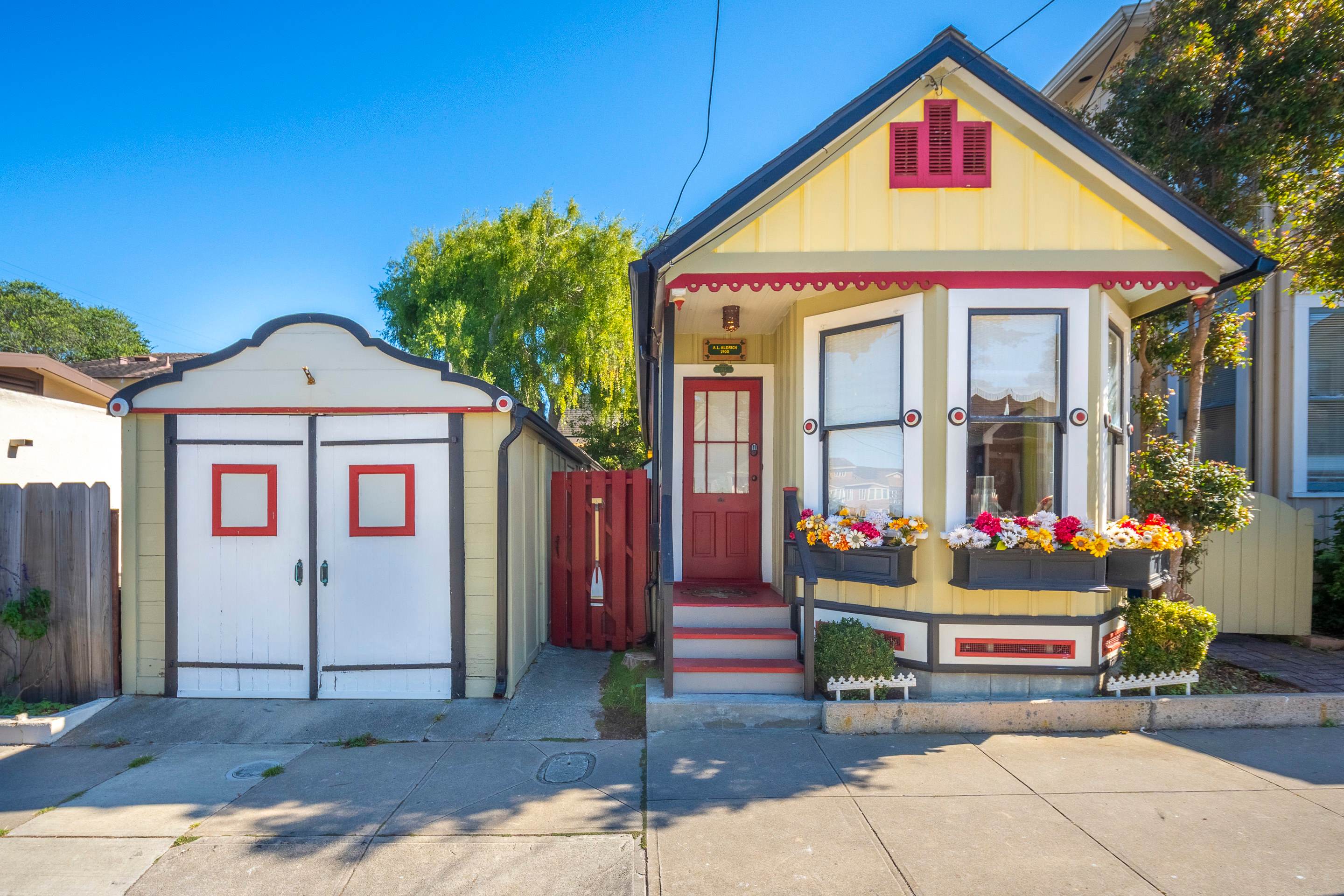 Aldrich House - PG Charmer! Walk to Lovers Point!