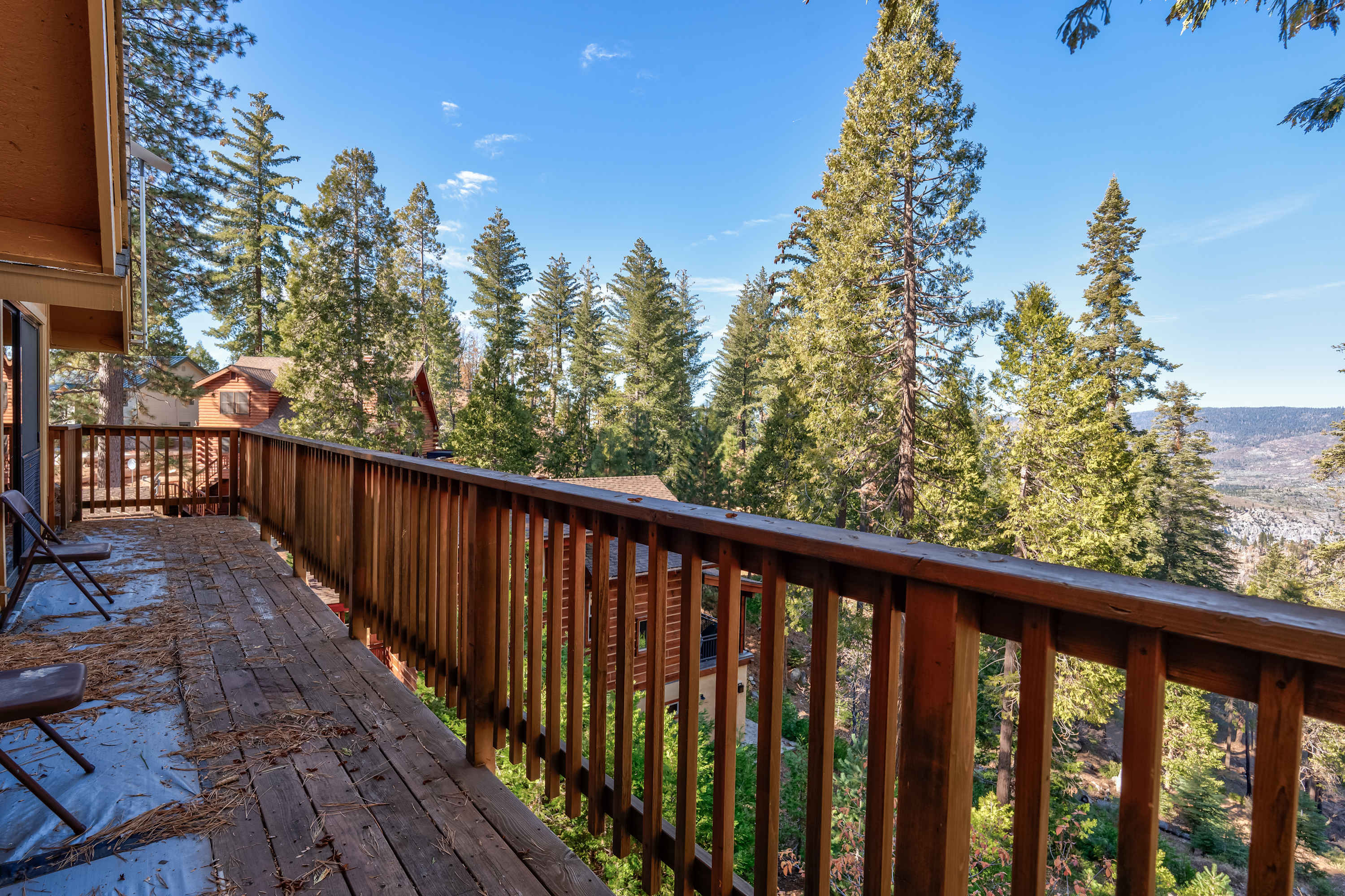 Yosemite Aviary - Bird's Eye View! Awesome Upper Unit! 3