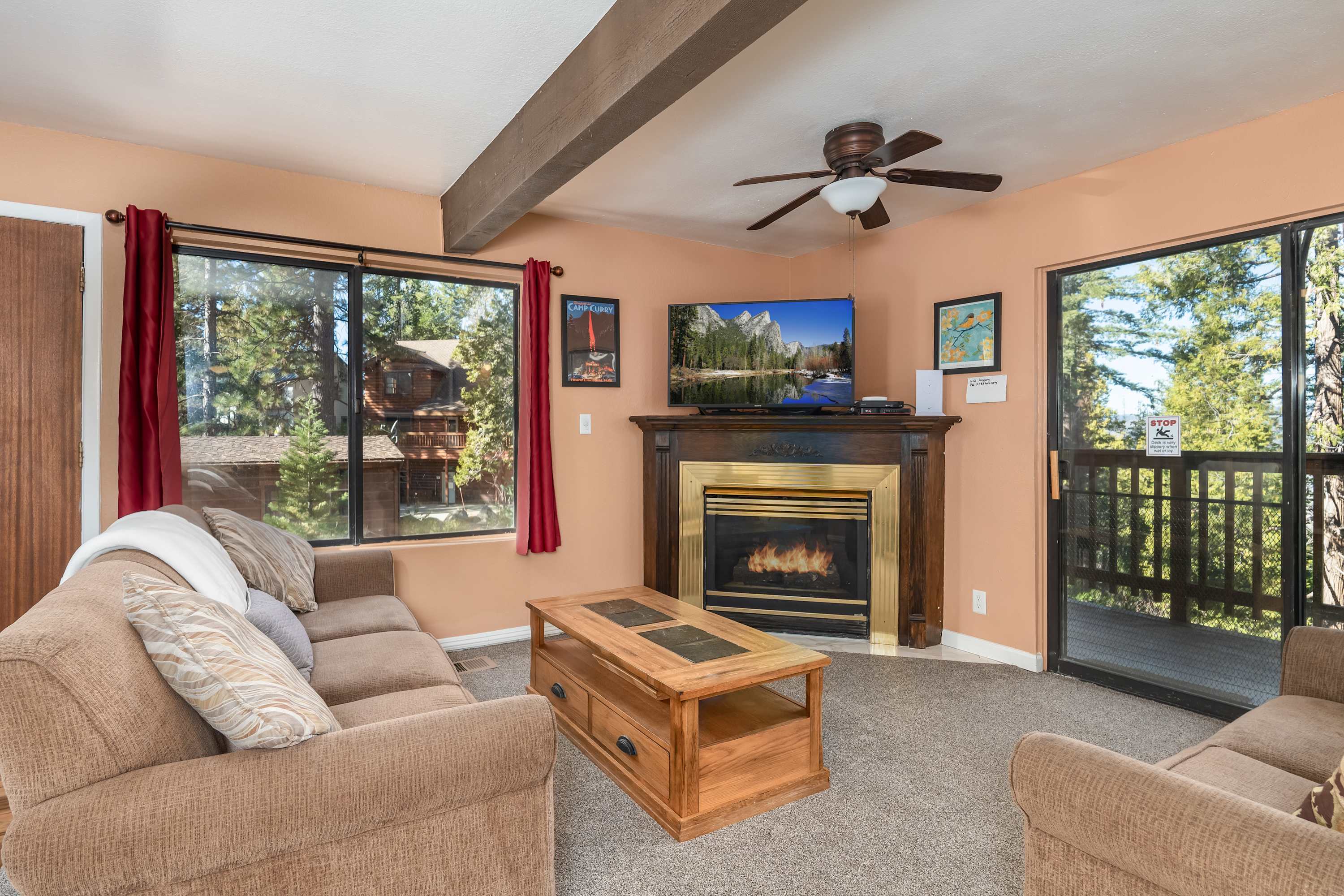 Yosemite Aviary - Bird's Eye View! Awesome Upper Unit! 2