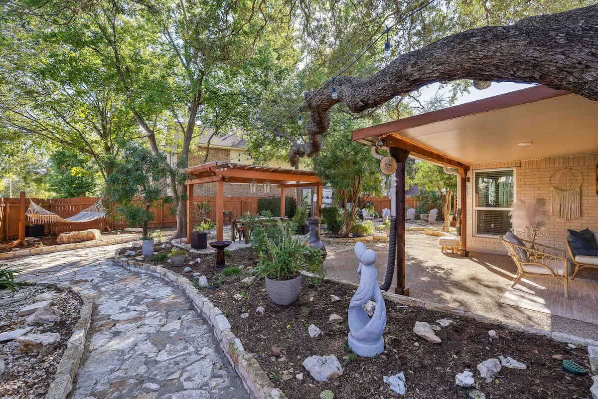 5BR/CedarPark/Soothing Sauna/HotTub/Peloton