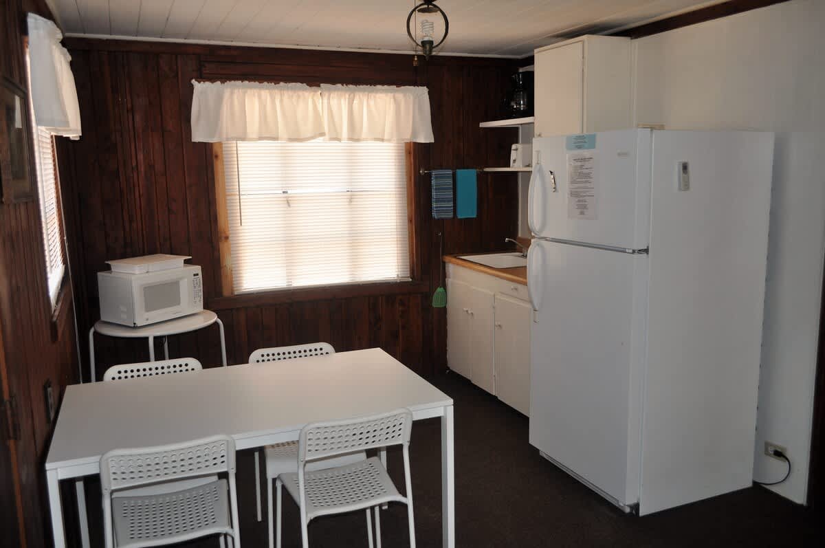 1BR Cabin/Pool/Game Room/Lake 4 min Walk