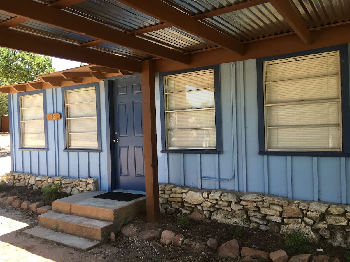 Lakeside Log Cabin for 12, Pool, Game Room,Fishing
