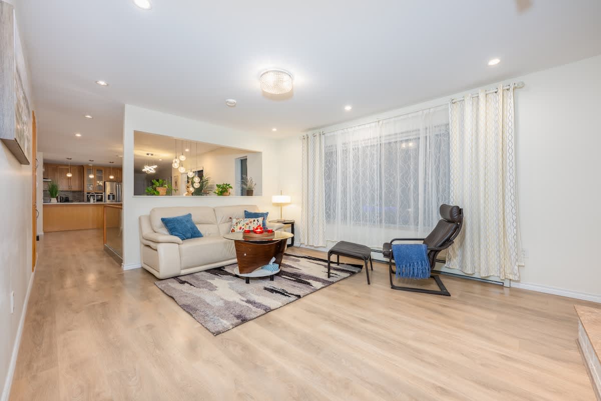 Central Van 3BR Upper Suite - Near Skytrain