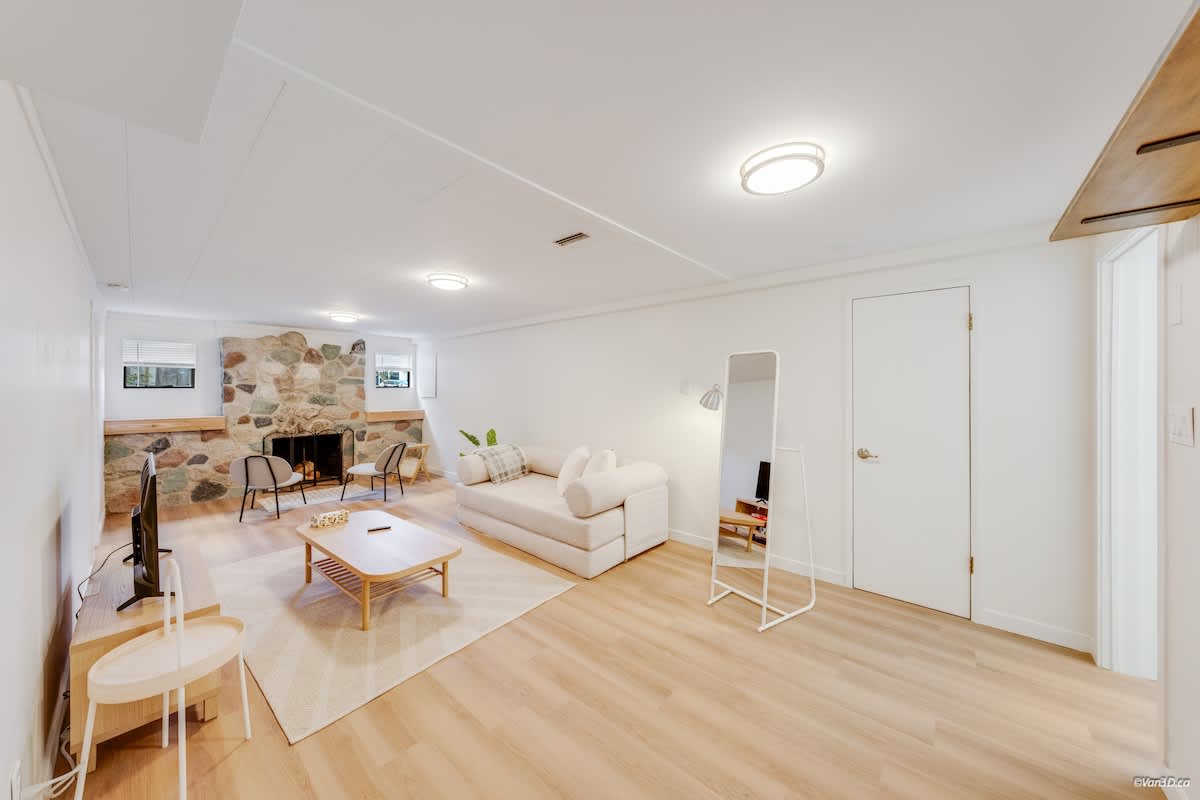 Cozy 1 BR Suite near Metrotown & Deer Lake Park