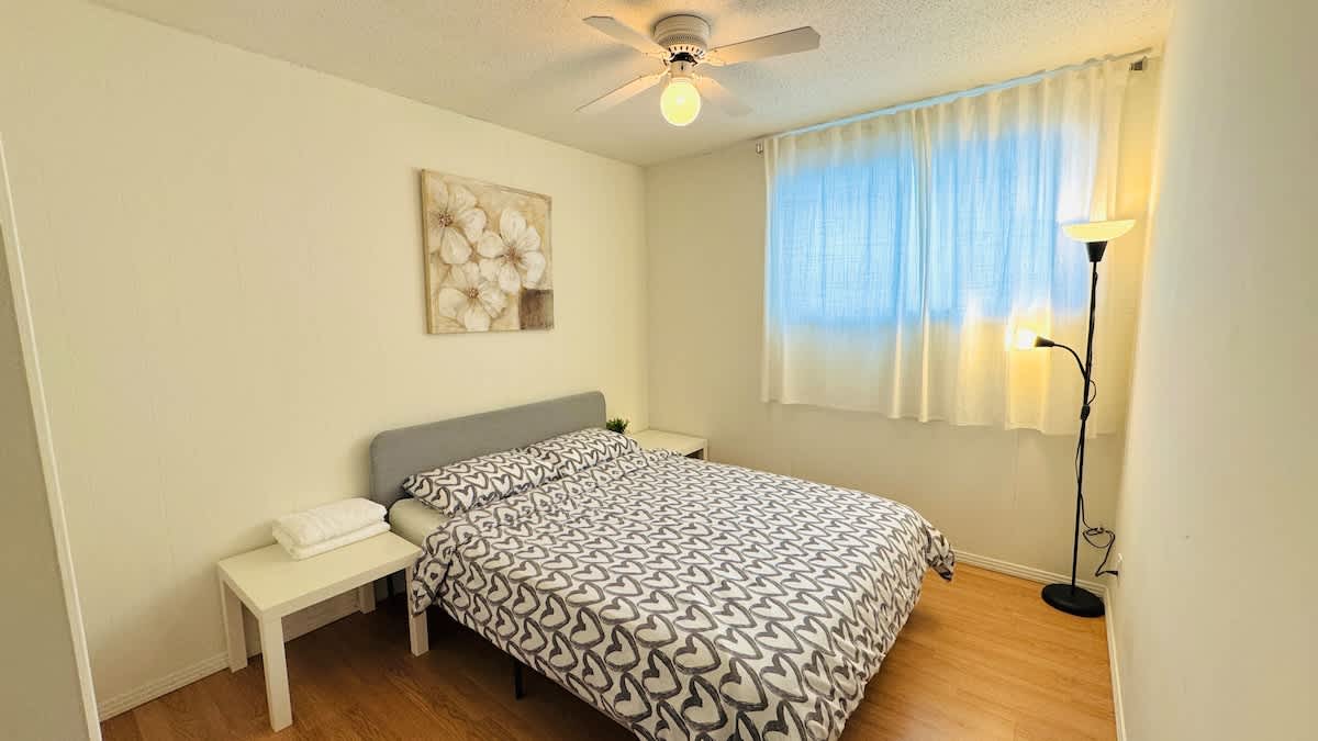 Central location independent 2 bedroom suite 2804A