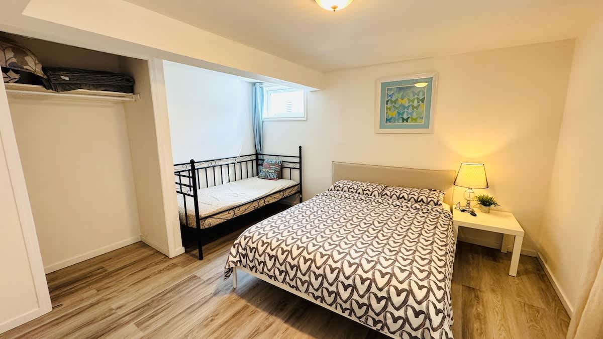 2802B Central location private 1bedroom suite