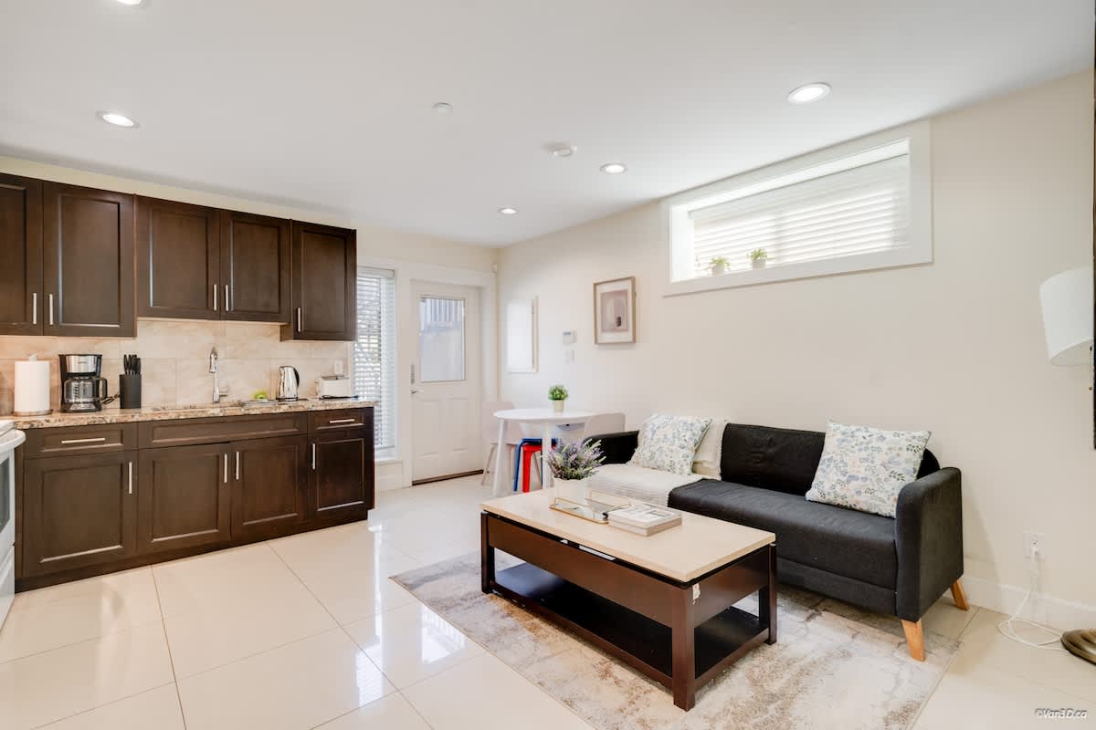 Boutique Suite at Oakridge | Easy DT & YVR Access