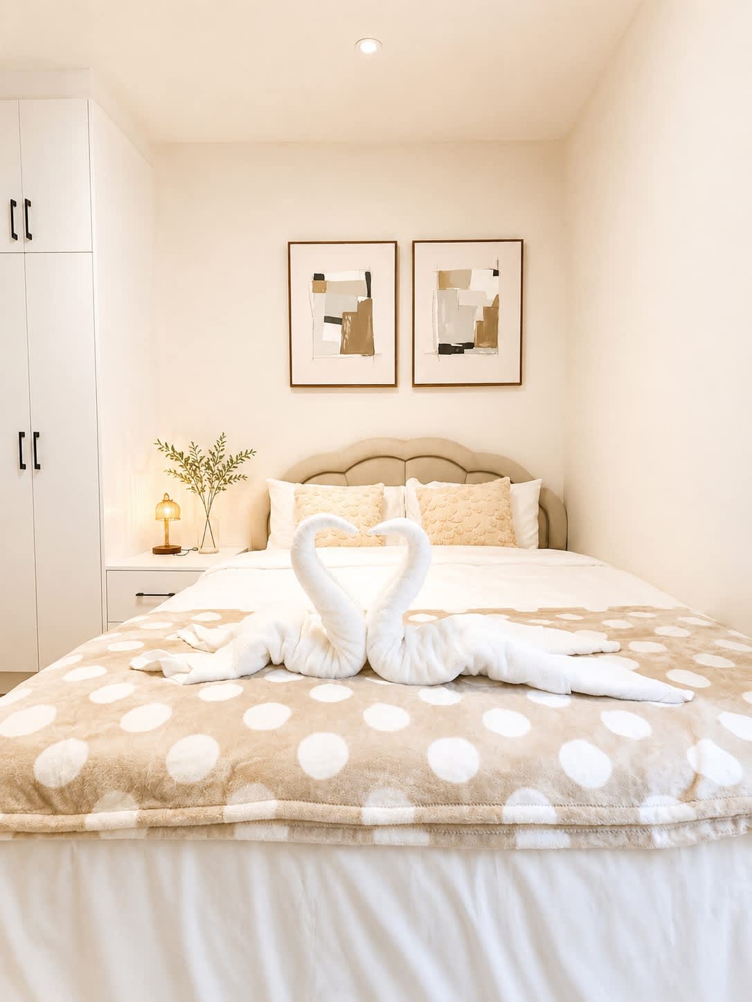 Bright 1-Bedroom Suite | Modern Cozy Space
