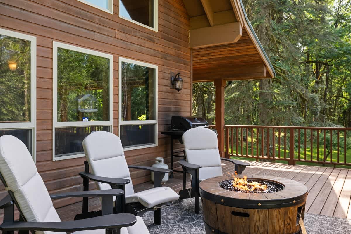 Iron Mountain Lodge Hot Tub and Game Room