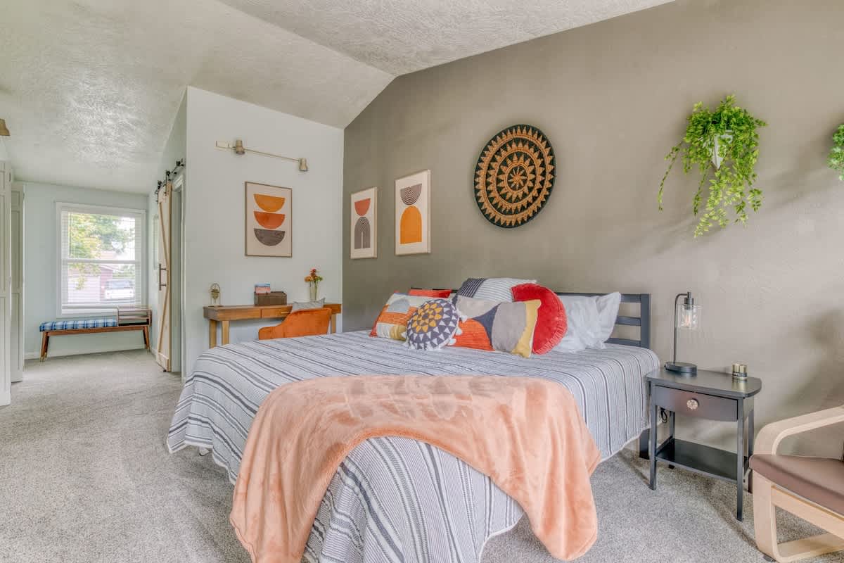 Monmouth Retreat w Hot Tub, Playground & Game Room