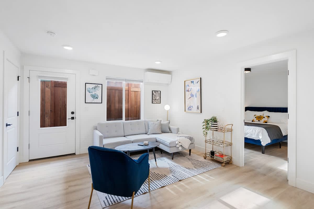 Awesome Alberta Arts Apt Quiet & Walkable