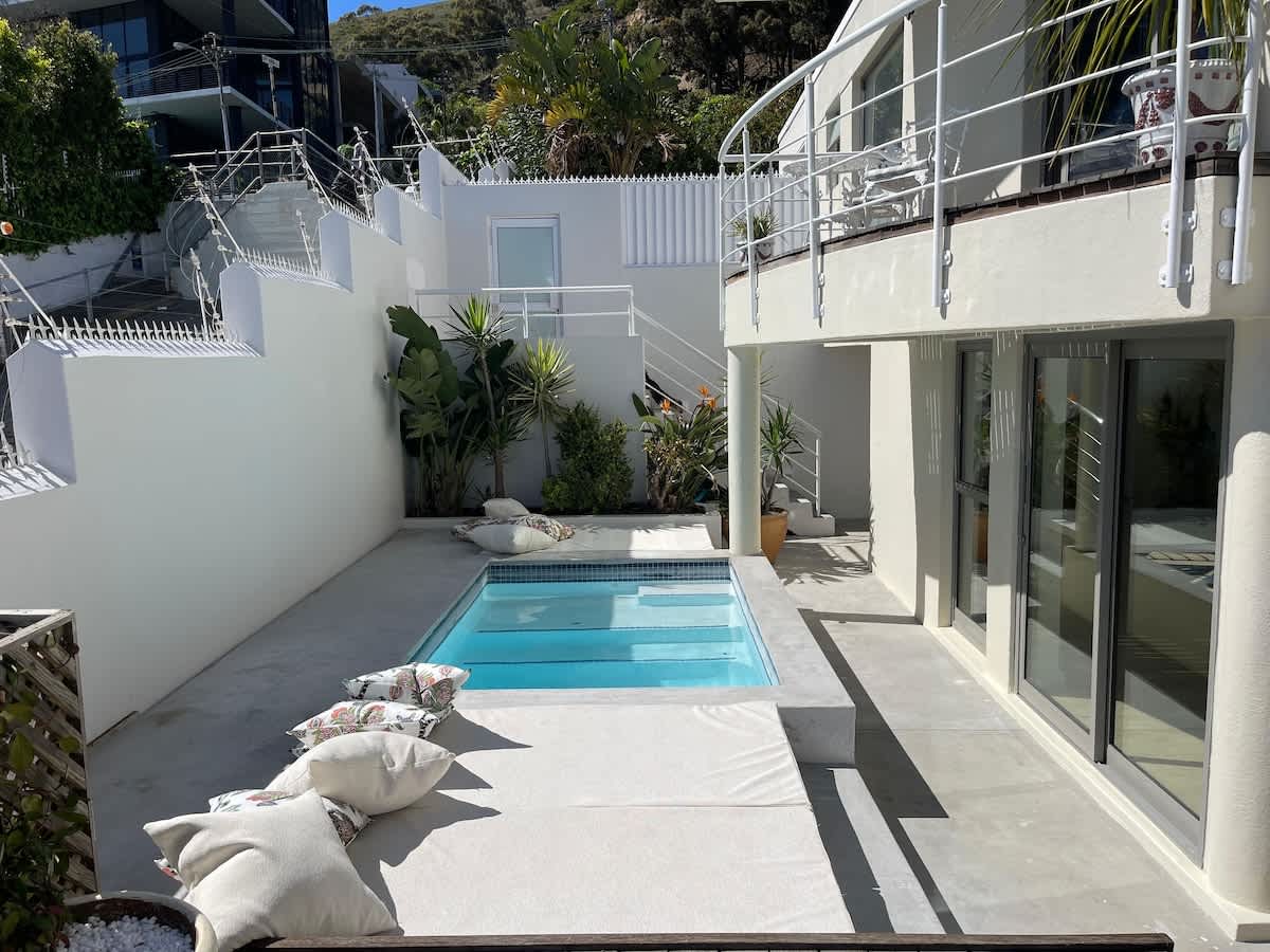 Modern 2 Bedroom Apartment with private pool / BBQ, Seapoint, Cape...