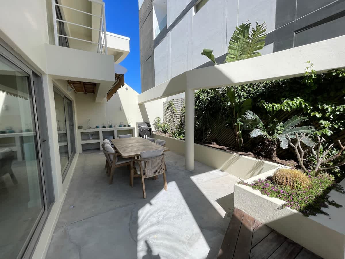 Modern 2 Bedroom Apartment with private pool / BBQ, Seapoint, Cape...