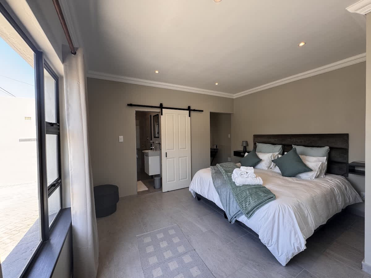 Melkbosstrand Family Retreat with pool & fire pit