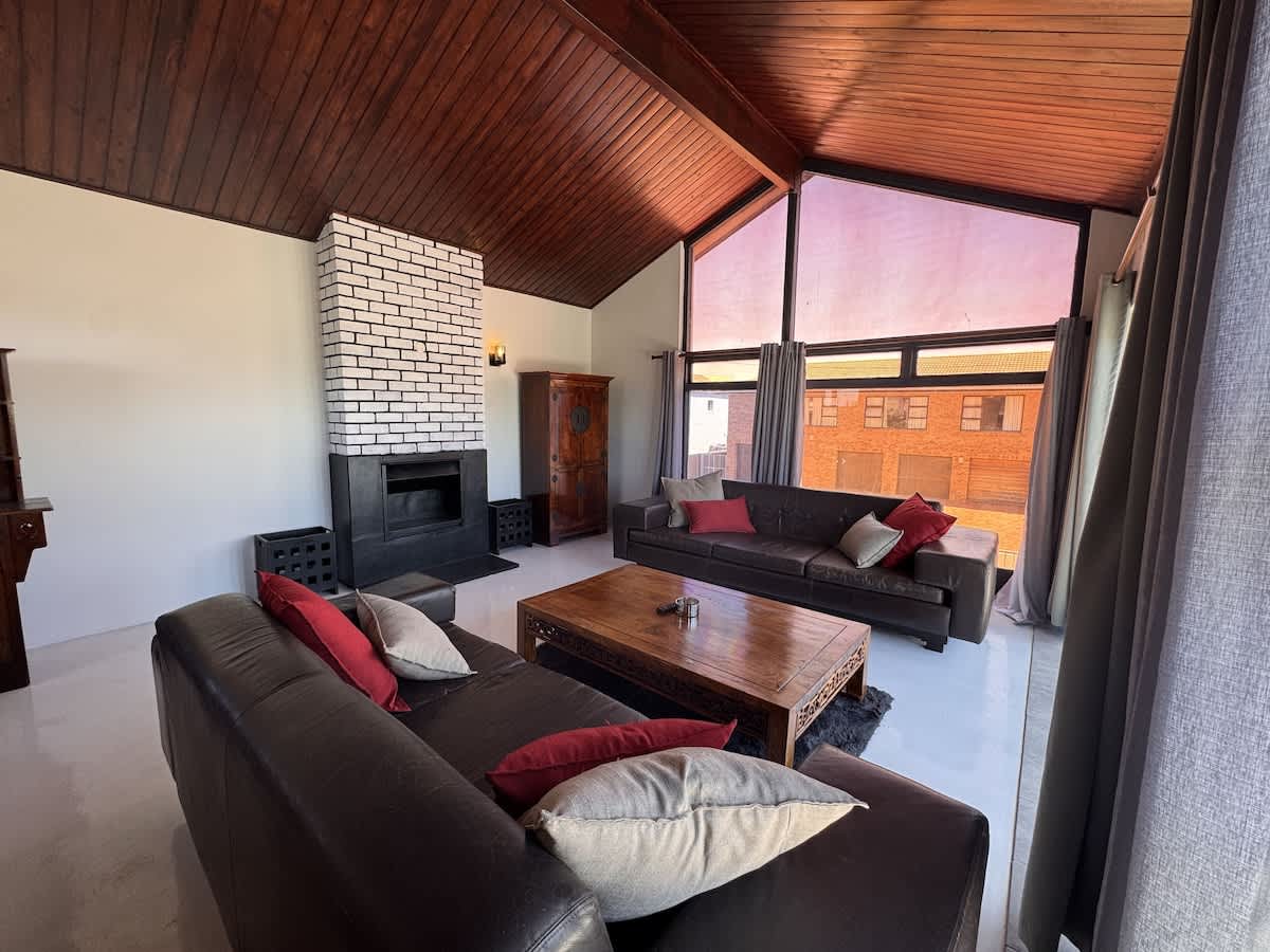 Melkbosstrand Family Retreat with pool & fire pit
