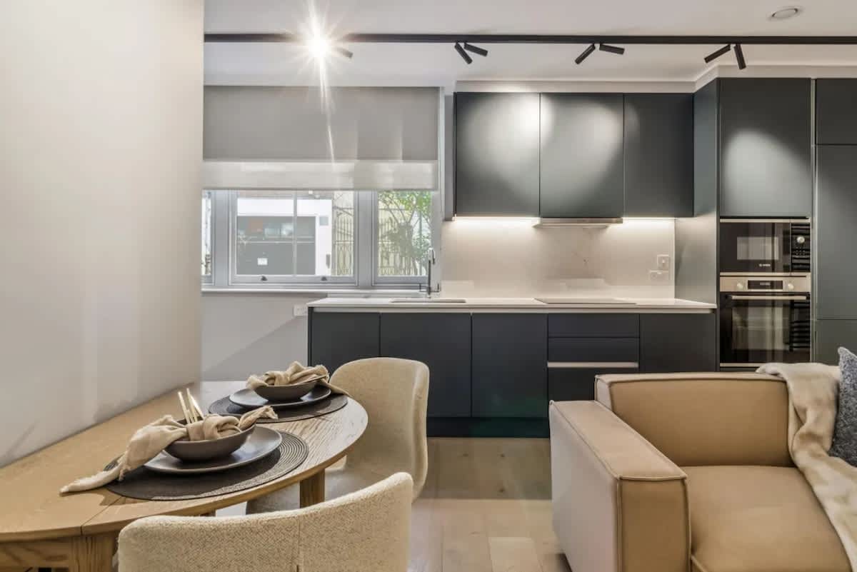 9 Mins Walk to Selfridges, Marble Arch Studio