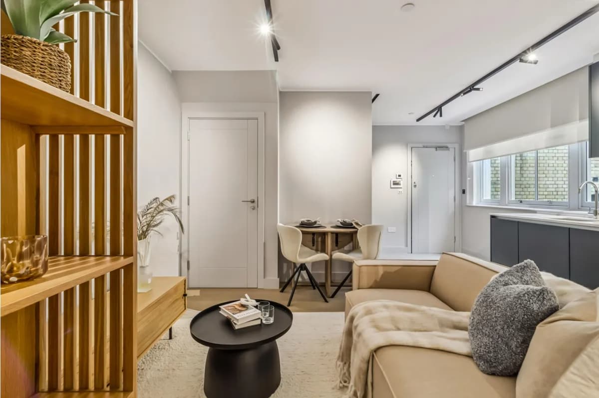 9 Mins Walk to Selfridges, Marble Arch Studio