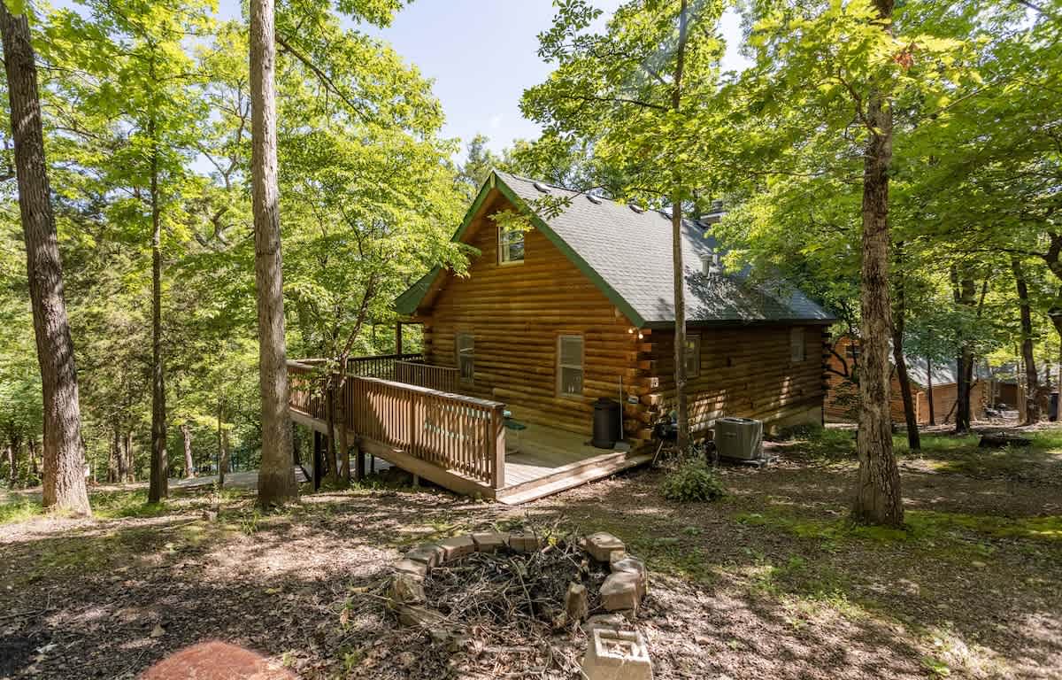 Table Rock Lake Cabin - The Oaks #5 with Lake Access & Hot Tub — Shell Knob, MO — vacation rental