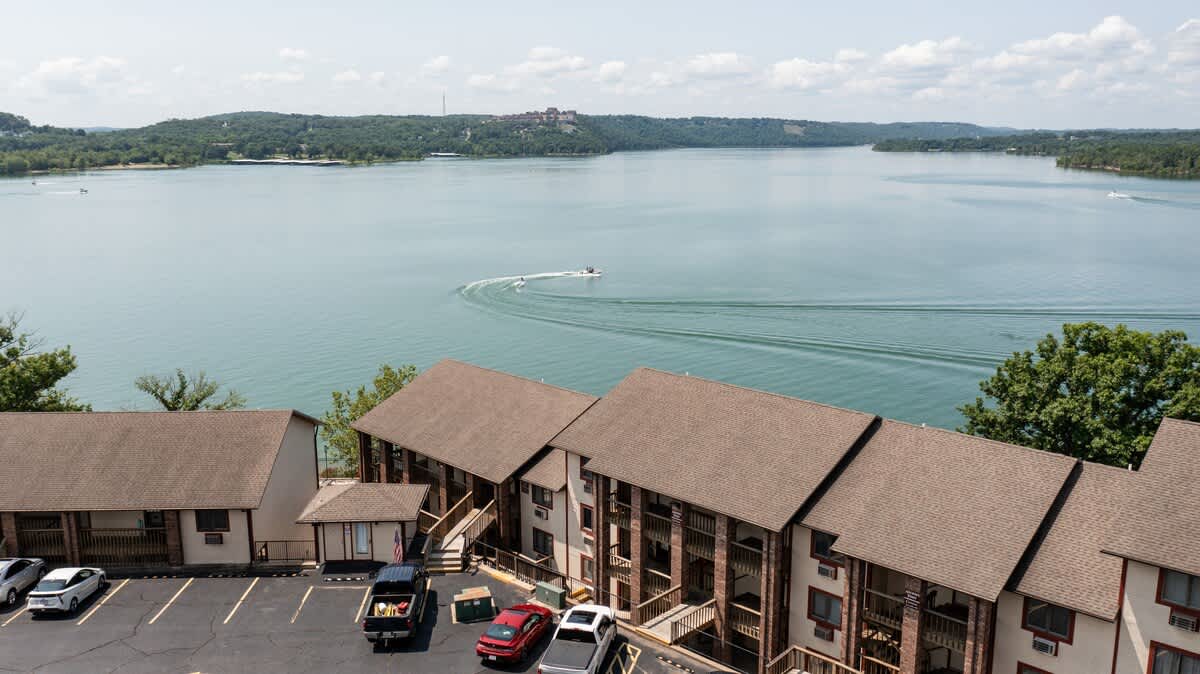 Table Rock Lakeview Condo - Sanctuary 446 — Kimberling City, MO — vacation rental