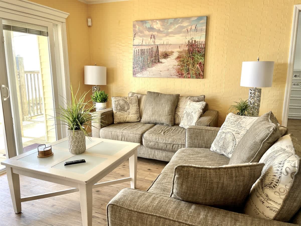 Comfy 12br,Oceanfront,Sm Dogs,P472 — North Myrtle Beach, SC — vacation rental