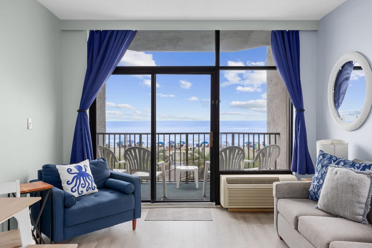 Sweet Oceanfront 2BR,King,Pool,Sm Dogs,F2-4 — Myrtle Beach, SC — vacation rental