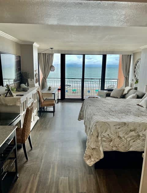 Cozy Oceanfront Condo,King,Pool,O41 — Myrtle Beach, SC — vacation rental