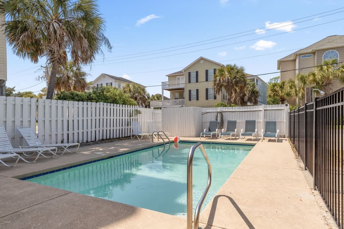 Quaint 3br,Beach View,Pool,Sm Dogs,PI1 — North Myrtle Beach, SC — vacation rental