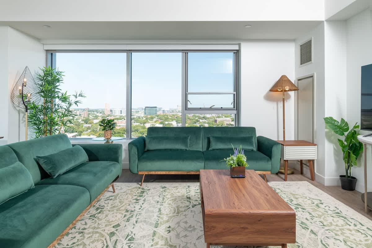 Central Square 3BR Condo with Downtown View, Gym and Parking! 8 Sleeps — Cambridge, MA — vacation rental