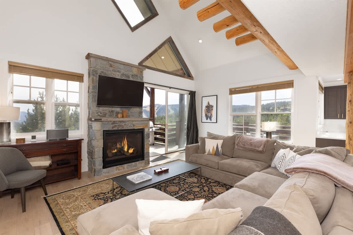 Ski-In/Ski-Out 3 Bedroom Moonlight Basin — Big Sky, MT — vacation rental