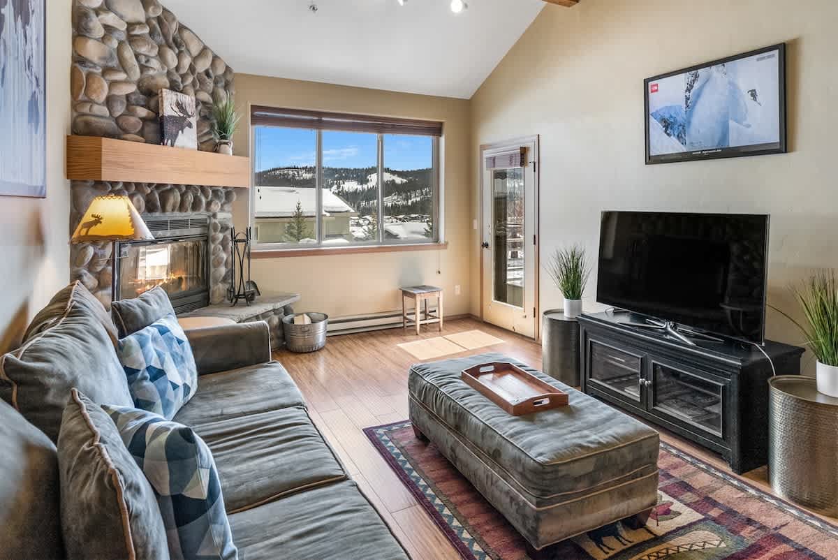 Walk to Town! Mountain Modern 3 Bedroom Townhome Retreat — Big Sky, MT — vacation rental