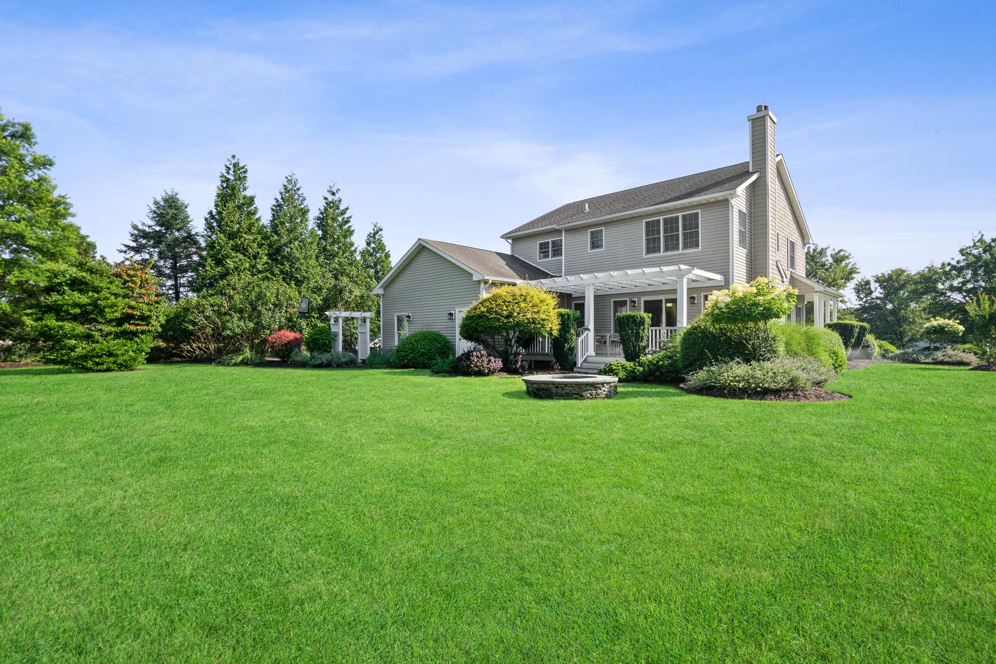 North Fork Escape: Spacious, Stylish, Serene Yard