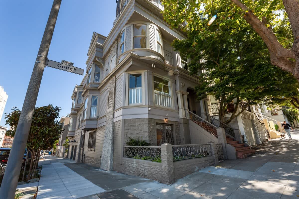 Fabulous Classic Victorian Home in Pacific Heights 2