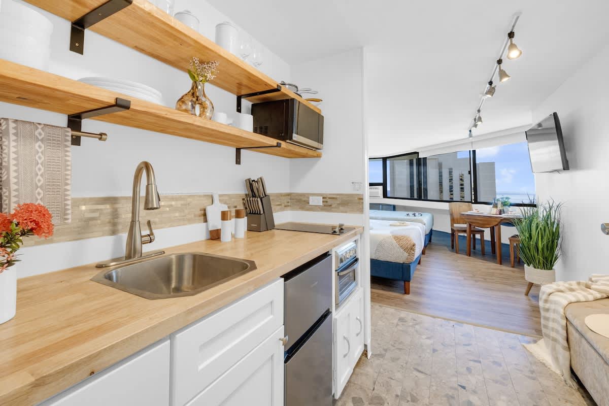 180° Ocean Views, Free Parking & Pool near Waikiki 5