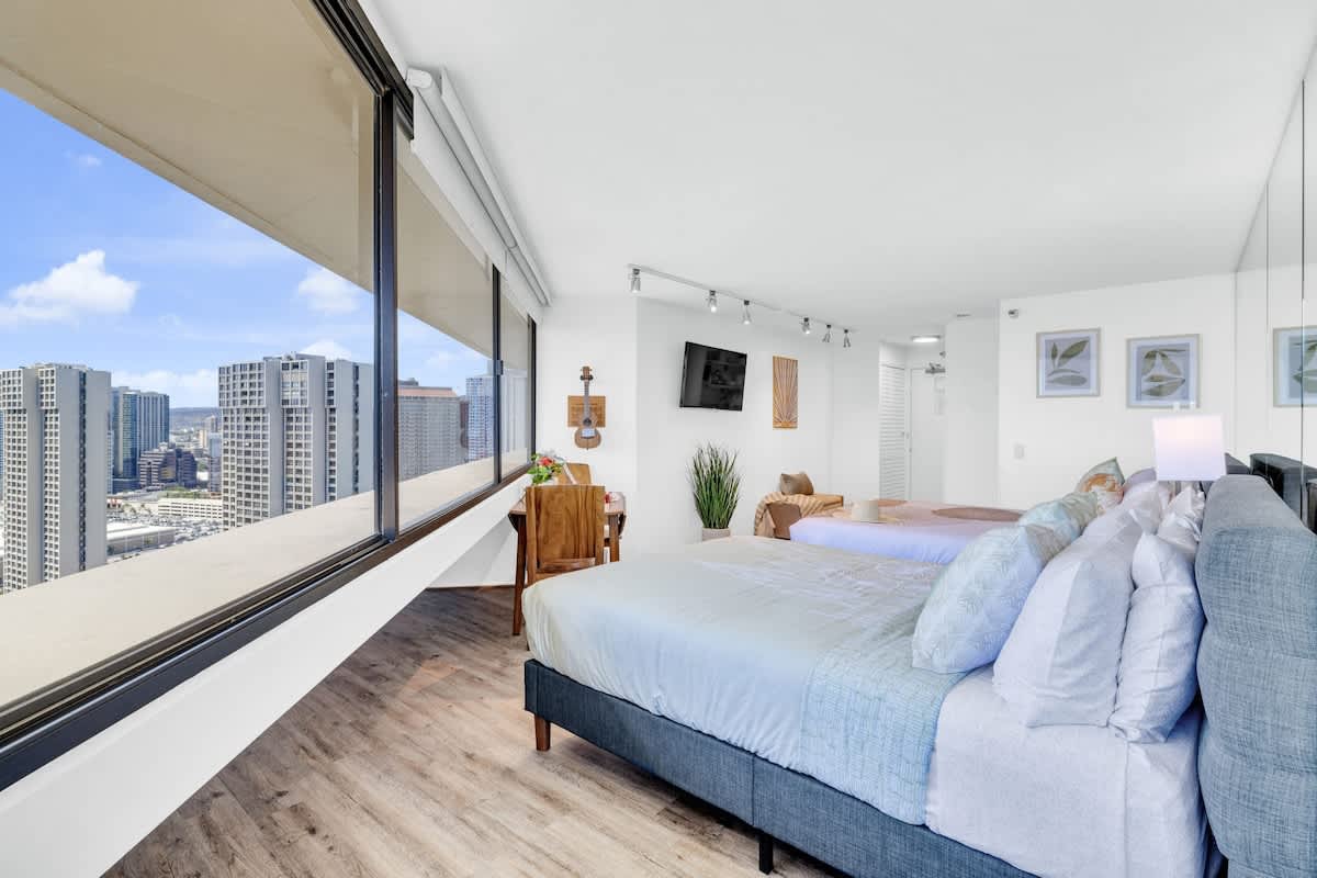 180° Ocean Views, Free Parking & Pool near Waikiki 2