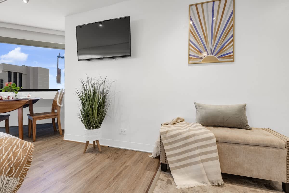 180° Ocean Views, Free Parking & Pool near Waikiki