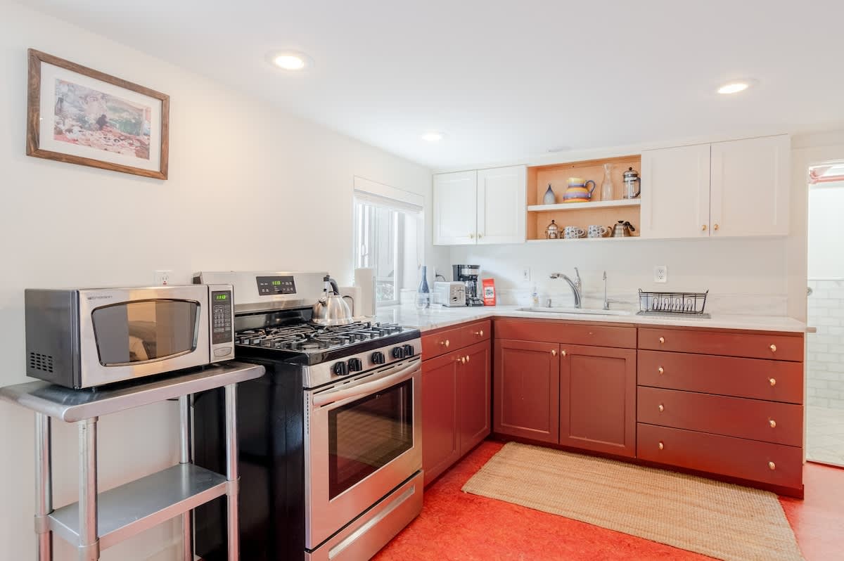 The Ballard Bungalow: Cozy Private Urban Oasis 2