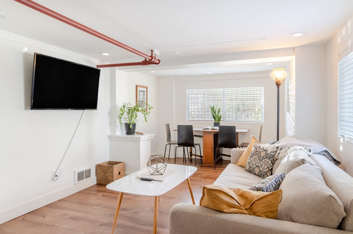 The Ballard Bungalow: Cozy Private Urban Oasis