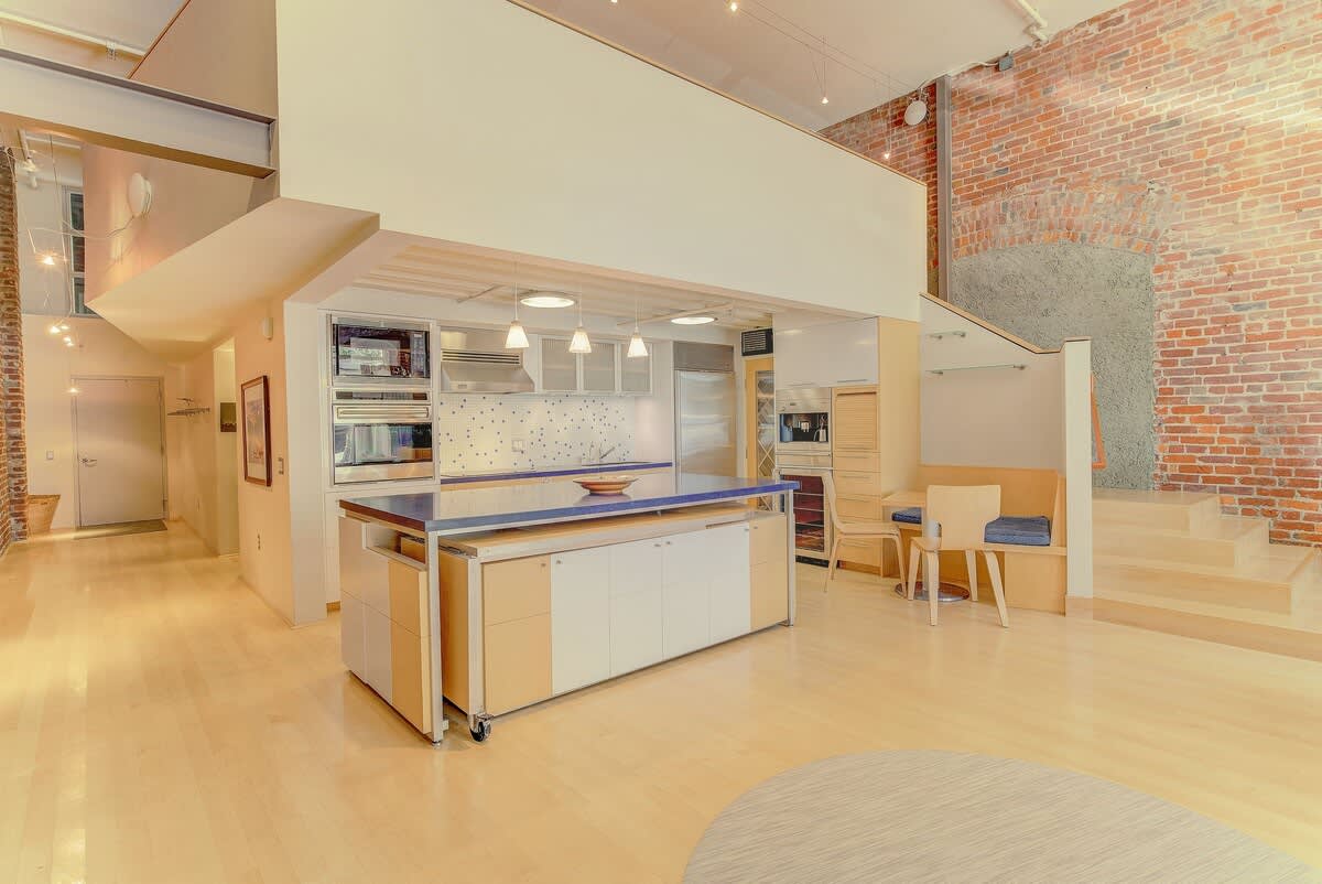 Spacious Luxury Historic Loft in Downtown SF 3
