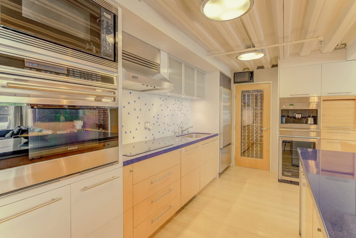 Spacious Luxury Historic Loft in Downtown SF 4